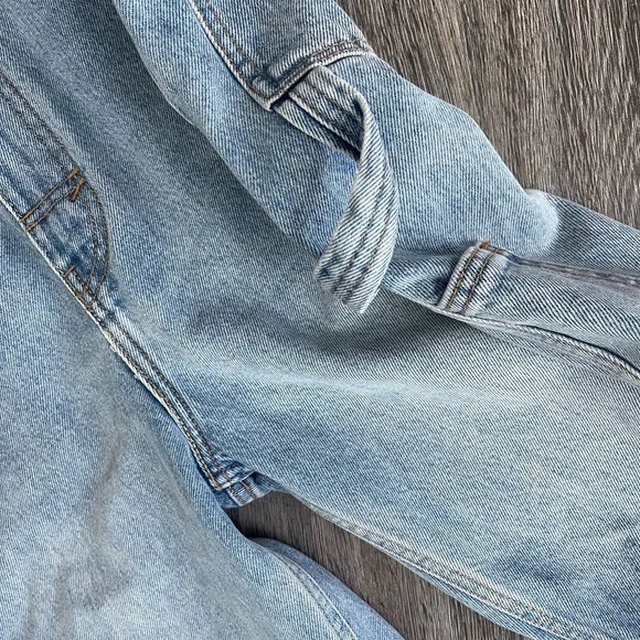Levi’s | Denim Shortalls Light Wash - Picture 6 of 10